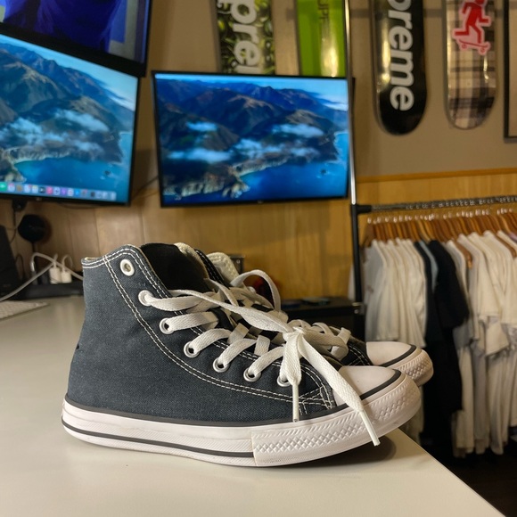 Kids Chuck Taylor All Star Hi size 2
Top Shoes - Picture 2 of 6